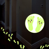 1 paire de dessin animé mignon petits pieds fluorescents autocollants muraux créatifs bricolage escalier plancher lumine
