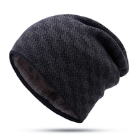 Bonnet en peluche avec bonnet de laine