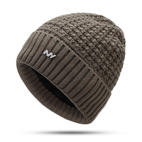 Bonnet tricoté avec bonnets en laine dhiver