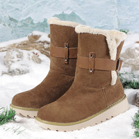 Bottes de neige courtes antidérapantes avec boucle de ceinture en tissu suède pour femmes de grande taille