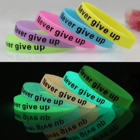 Bracelet multicolore lumineux Never Give Up en silicone unisexe