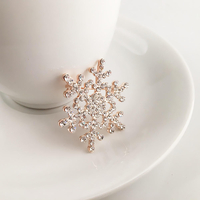 Broche de Noël Flocon de neige Design Broche Fête Broche Branché Femmes Bijoux Festival Cadeau