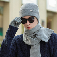 Écharpe en tricot épaisse avec un cache-oreilles chaud en trois pièces