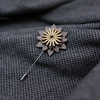 Collier de costume de mariage en bois fait à la main unisexe vêtements broche en forme de fleur classique