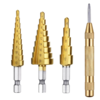 Lensemble combiné Drillpro de 4 pièces contient le localisateur de poinçon central sans capuchon et des forets étag