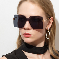 Lunettes de soleil de protection en métal UV à monture carrée surdimensionnée pour femmes