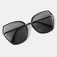 Lunettes de soleil rétro à monture léopard pour femmes