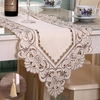 Nappe de chemin de table de fleur de rectangle avec le tapis de décor de festival de fête de mariage de gland