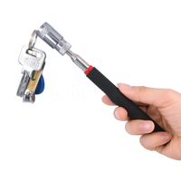 Outil réglable Longueur Mini Pick Up Tool Telescopic Magnetic Magnet pour ramasser les écrous et les boulons avec LED Li