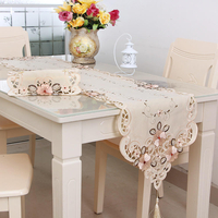 Quatre tailles classique broderie fleur Table Runnr tapis de bureau fête de mariage décor à la maison