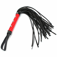Sexe en cuir fouet en cuir PU flirt jouets sexuels cils noirs poignée rouge pour jeu de couple