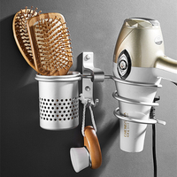 Étagère de salle de bain avec support de sèche-cheveux