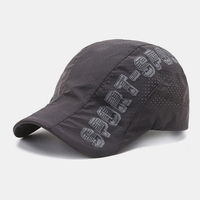 Unisexe maille évider lettres motif séchage rapide extérieur décontracté pare-soleil mince avant chapeau béret chapeau p