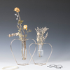 Vase en verre de cristal de tube à essai de fer dans lusine de pots de fleur de support en bois