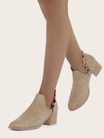 Bottes à Talons Épais et à Bouts Pointus avec Volants et Découpe en V