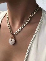 Collier à Chaîne Liée Cœur Pendant en Fausse Perle