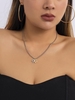 Collier en Chaîne avec Pendentif Fleur de Couleur Contrastée