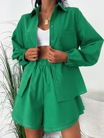 Ensemble de Chemise Boutonnée avec Poches en Avant et de Short L Vert