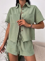 Ensemble de Chemisier Boutonné avec Poches en Avant et de Short L Vert