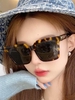 Lunettes de Soleil Carrées Rétro Décorées de Chaîne en Métal