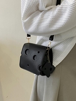 Mini Sac Carré Evidé à Rabat avec Bijou