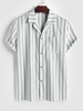 ZAFUL Chemise de Vacances à Rayure Verticale Décorée de Poche à Manches Courtes à Col Revers Xxl Gris
