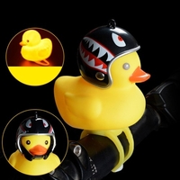 1pcs mignon petit canard jaune avec casque LED pour moto moto