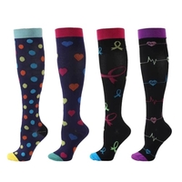 4 paires de chaussettes de compression pour hommes et femmes Chaussettes de sport professionnelles Bas de sport Fitness en plein air Chaussettes respirantes à séchage rapide Soutien de la pression du mollet pour la course de marathon Cyclisme