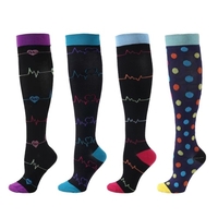 4 paires de chaussettes de compression pour hommes et femmes Chaussettes de sport professionnelles Bas de sport Fitness en plein air Chaussettes respirantes à séchage rapide Soutien de la pression du mollet pour la course de marathon Cyclisme