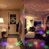 4W 4LED Moving Dynamic Snowflake Film projecteur de lumière avec le motif de base Replaceable Décoration Garden Lawn Festival de lampe Spotlight pour le mariage de Noël Xmas Party