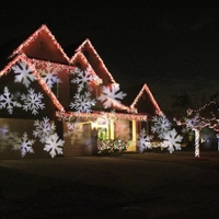 4W 4LED Moving Dynamic Snowflake Film projecteur de lumière avec le motif de base Replaceable Décoration Garden Lawn Festival de lampe Spotlight pour le mariage de Noël Xmas Party