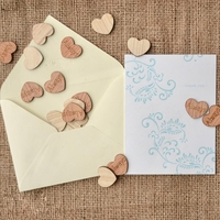 50Pcs Naturel Rustique Bois Mini Hollow Love Hearts Embellissements pour Craft Décoration Slices Disques Ornements Engraved Lettres Bijoux Bricolage I Always Always LOVE Props