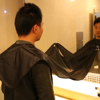 Beard Rasage Tablier Rassemblez Bib Cloth Facial Hair Dye Passementerie Catcher Cape avec deux ventouses