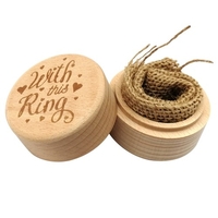 Boîte à bagues de mariage en bois de hêtre rond