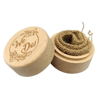 Boîte à bagues de mariage en bois de hêtre rond