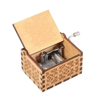 Boîte à musique en bois Mini Vintage gravé boîte à musique actionnée à la main anniversaire de Noël Saint Valentin cadeau exquis