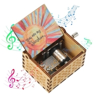 Boîte à musique en bois Vintage manivelle étui à musique gravé gravure enfants jouet Festival de Noël présente des cadeaux d