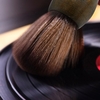 Brosse de nettoyage pour tourne-disque en vinyle Nettoyant multifonctionnel Antistatique Doux Tourne-disque Brosse CD Doux touffu Antistatique Tête de brosse en nylon Tête de brosse Poignée en hêtre Brosse à poussière