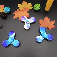 Colorant Durable Spinner EDC Tri Hand Toy Anti-Anxiety Spins Ultra Fast Portable Fidget Travail pour le temps de tuer soulage le stress et la détente