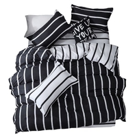 Ensemble de couvre-lit noir et blanc Couleur mélangée Ensemble de literie à rayures simples noir et blanc Couvre-lit multi-tailles Ensemble de quatre pièces Aloe Cotton Draps Housse de couette Housse de coussin