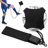Entraîneur de football Entraîneur de coups de pied de football Solo pratiquant l