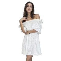Femmes Velvet Off the Shoulder bretelles élastiques Slash Neck Bow Maj vrac droite Mini robe blanche
