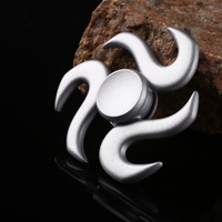 Fidget Hand Finger Tri Desk Réducteur de stress pour joueuse pour Fidgeters Anxiété Autism Focus Enfants Adultes EDC Pocket Desktoy Cadeau ADHD Metal Rainbow Color Spinner