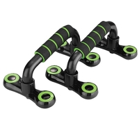 hommes et femmes exercent les muscles de la poitrine muscles abdominaux équipement de fitness push-ups à domicile