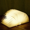Lampe de livre en bois Page pliante Tournant la lampe de nuit Lampe de table Papier Nouveauté Veilleuse LED Lampe de bureau en bois rechargeable par USB (10x8x2, 5 cm)