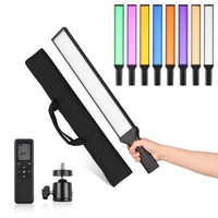 Lampe de poche portative RVB LED Baguette de lumière vidéo 15W 3200K-5600K Dimmable CRI95 + Batterie intégrée avec adaptateur à rotule Sac de transport pour télécommande pour Vlog Diffusion en direct Photographie de portrait de produit