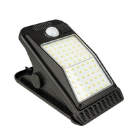 Lampe solaire de camping 72LED Luminaire rechargeable USB Support de lampe de camping Détection de mouvement/lumineur 4 modes de lumière pour le camping extérieur Patio de la cour de jardin