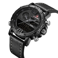 Les hommes regardent la montre-bracelet décontractée de sports d