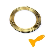Ligne décorative pour bande de moulure à bordure souple 2M
