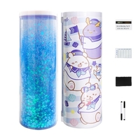 NBX Étuis à crayons Multifonctionnel debout Quicksand Étui à crayons Organisateur Double couche Cylindrique Porte-sac à stylo mignon avec miroir Bloc-notes effaçable Calculatrice Grande capacité Boîte de papeterie de rangement pour écoliers Enfan